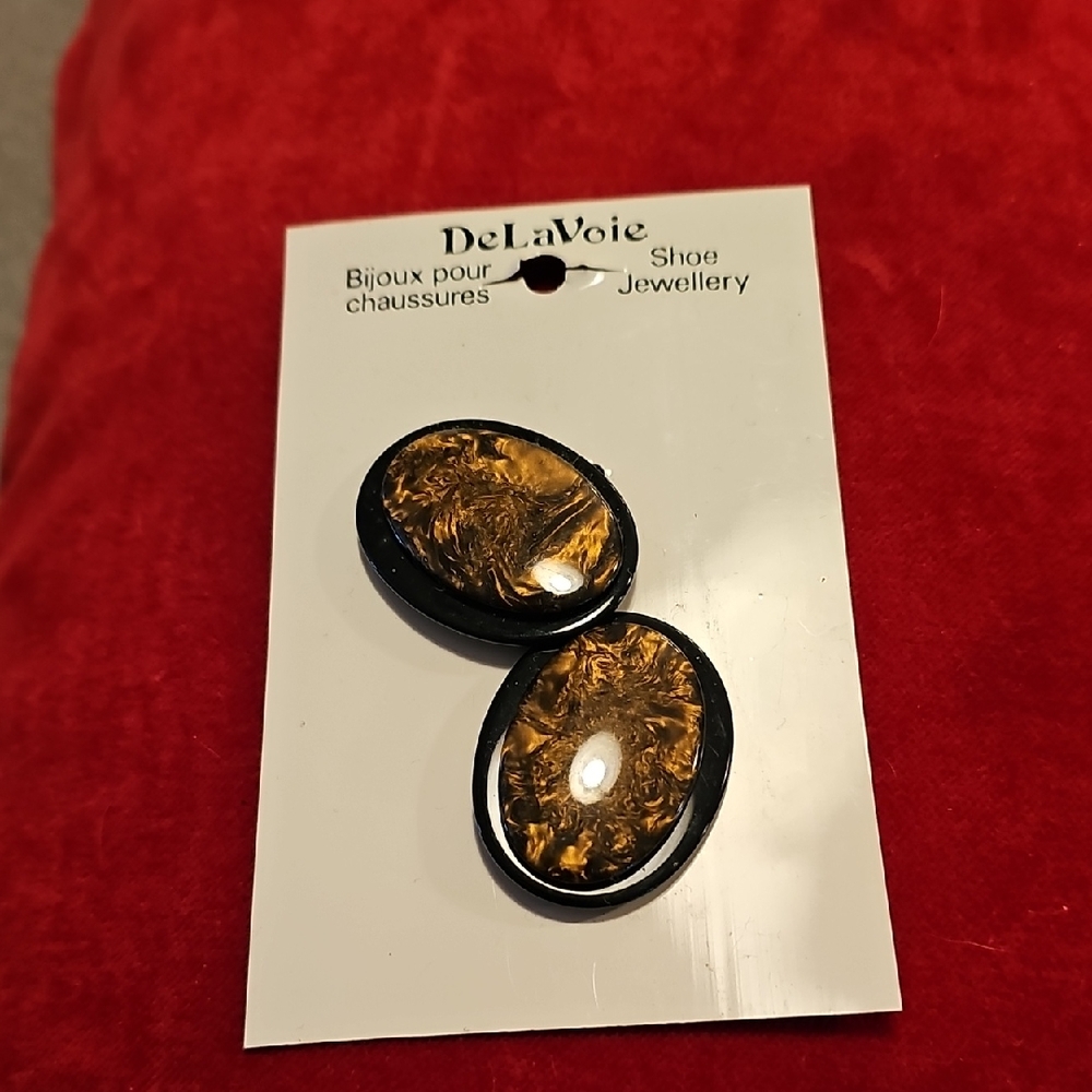 Vintage NEW DeLaVoie Shoe Jewelry with Gold Tones